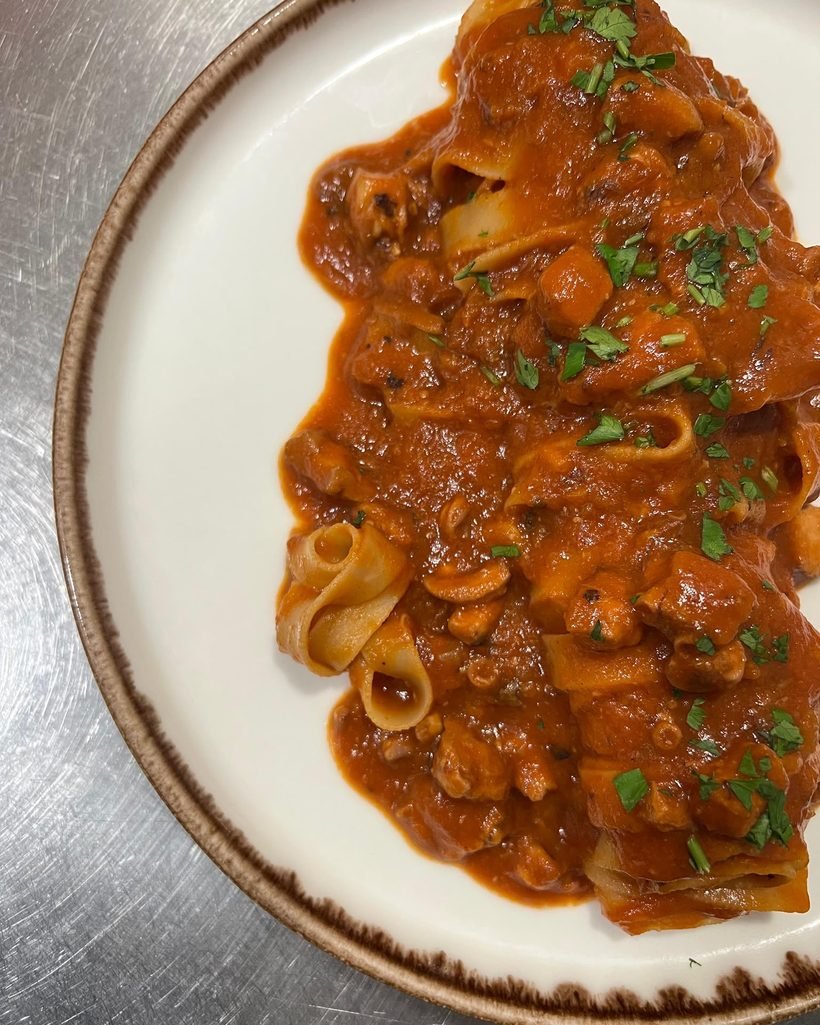 Tagliatella fresca con ragú de pulpo y perejil